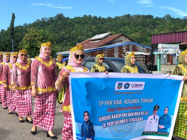 Acara Defile Parade Nusantara dari masing-masing Kabupaten dan Kota, menandai dimulainya Jambore PKK dan HKG PKK Ke-52 Tingkat Provinsi Sulawesi Tenggara Tahun 2024