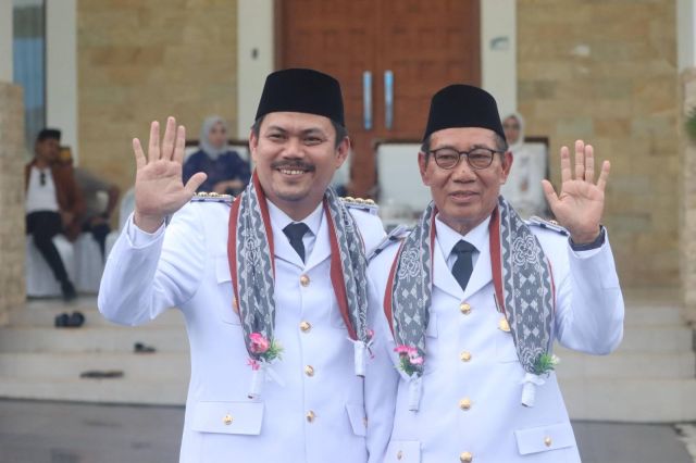 Ribuan Masyarakat Antusias Sambut Bupati dan Wakil Bupati Koltim yang Baru