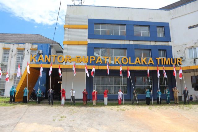 Bupati dan Jajaran Tancapkan 76 Bendera Merah Putih