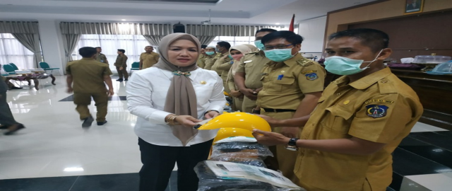 Gelar Rakor Pemda Bagikan APD