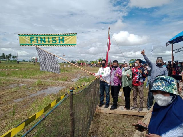 Sekda Koltim Buka Lomba Balap Motor Taxi Gabah