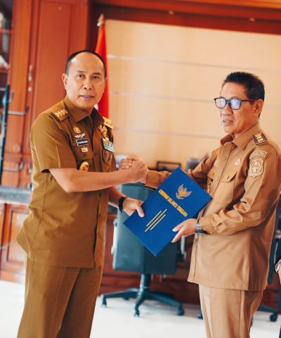 Gubernur Sultra Serahkan SK Plt Bupati Koltim ke Wakil Bupati