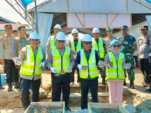 Pemda Koltim Dukung Peningkatan Pelayanan Publik, Plt. Bupati Hadiri Peletakan Batu Pertama Gedung Satpas SIM Polres Koltim