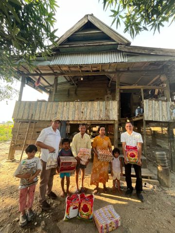 Pemkab Kolaka Timur Salurkan Bantuan untuk Anak Yatim di Wunggoloko