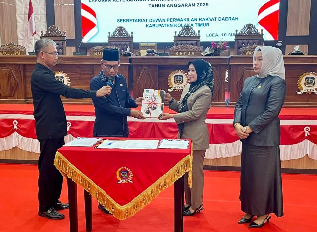Plt. Bupati Koltim Serahkan dan Jelaskan LKPJ Tahun Anggaran 2025 dalam Rapat Paripurna DPRD