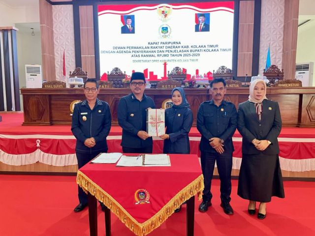 Rapat Paripurna Dewan Perwakilan Rakyat Daerah DPRD Koltim, dengan agenda Penyerahan dan Penjelasan Bupati Koltim atas Ranwal RPJMD Tahun 2025-2029