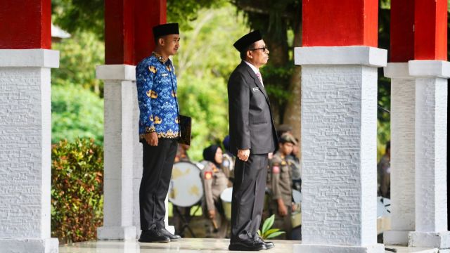 Upacara Hari Pahlawan ke-80 di Koltim Berlangsung Khidmat Sekda Koltim Bertindak Sebagai Inspektur Upacara