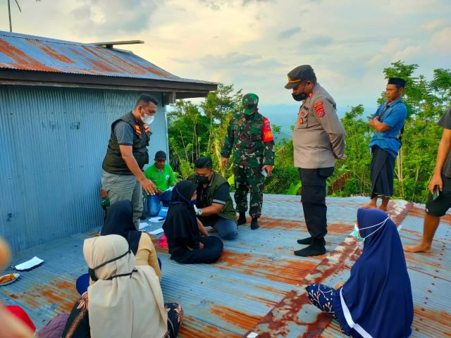 Kebut Vaksin Lambandia Hingga Atap Rumah Warga