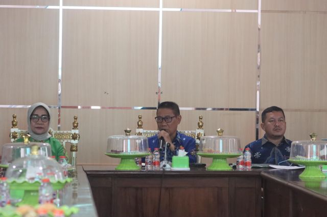 Wakil Bupati Kolaka Timur Pimpin Rapat Pemantapan Panitia HUT RI ke-80