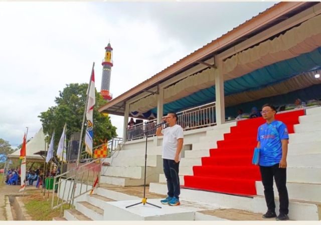 Tandai Pembukaan O2SN dan FLS2N, Bupati Koltim Nyalakan Obor dan Bagikan Susu ke Pelajar