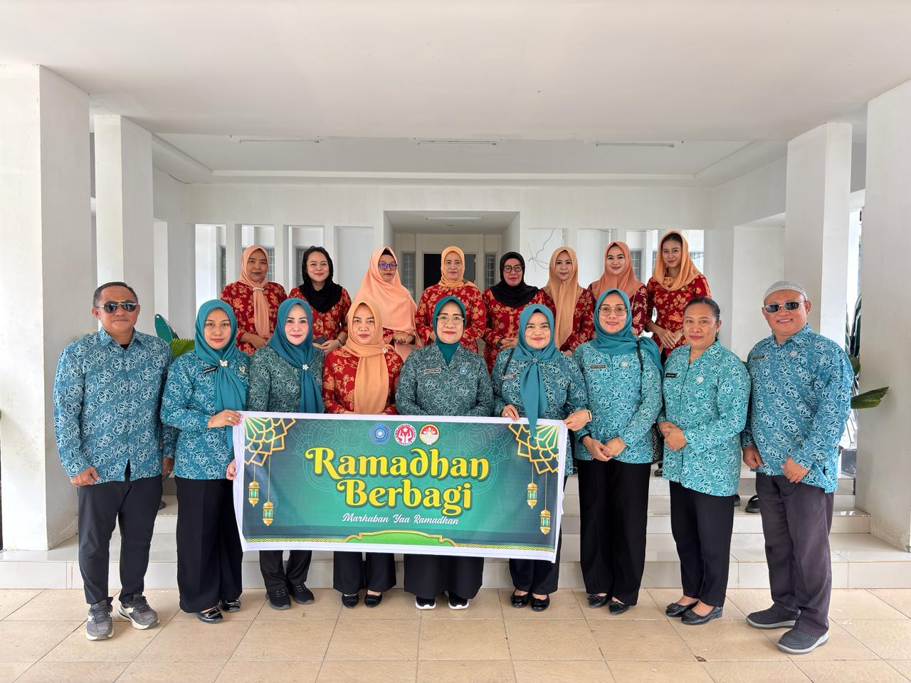 TP-PKK dan DWP Koltim Gelar Ramadan Berbagi di Ponpes Tahfizul Qur’an Safinatun Najah Mowewe